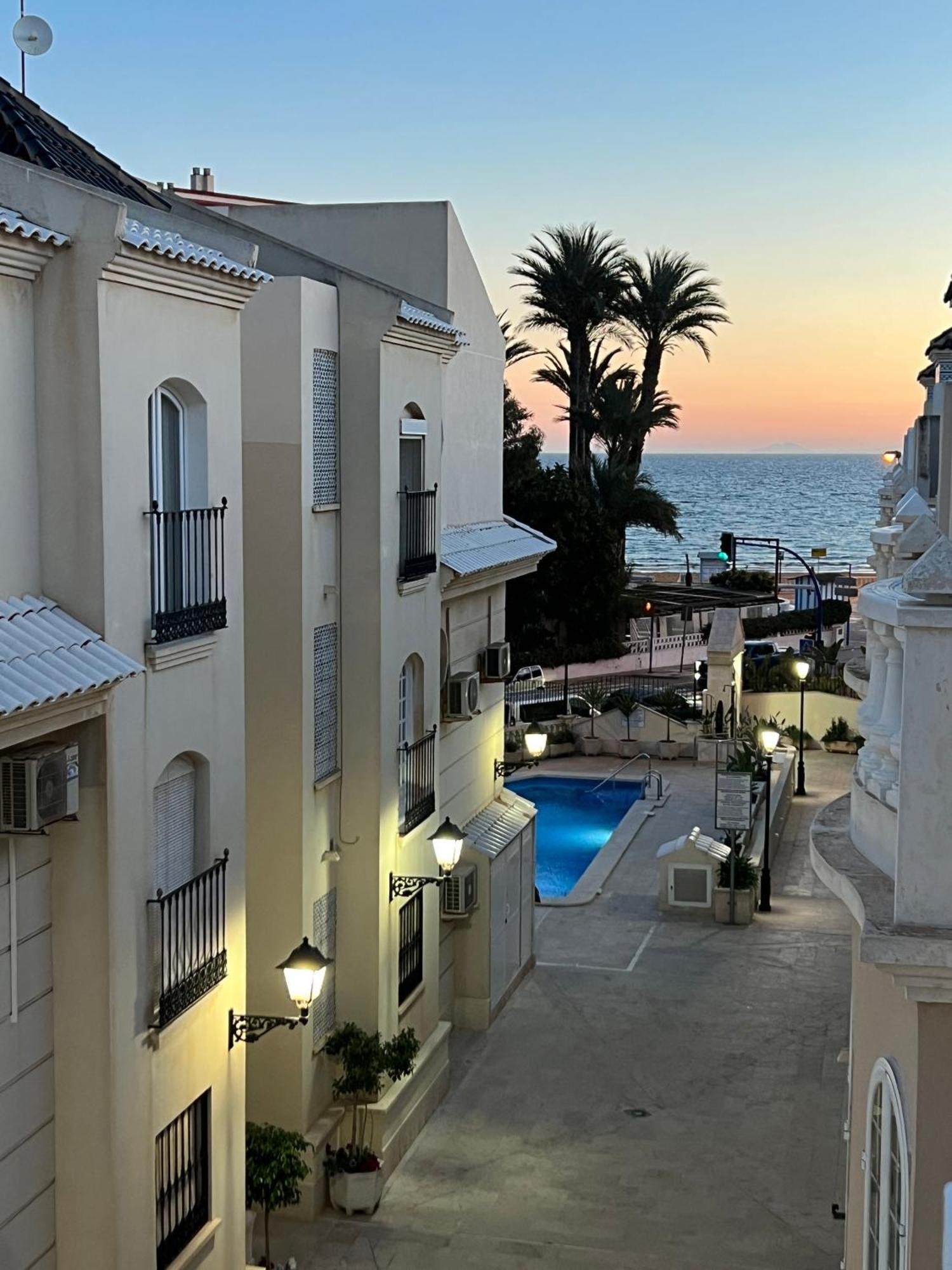 Amazing Penthouse On The Beach, Sea Views, Wifi, Airconditioning And Parking Torrevieja Exterior photo